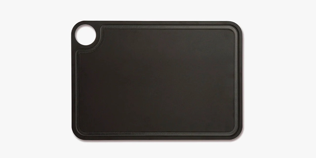 Tabla De Corte negra con canal y colgador 330 x 230 mm
