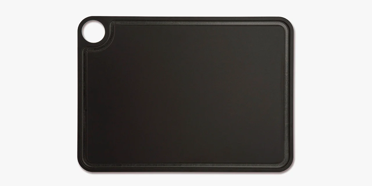 Tabla De Corte negra con canal y colgador 377 x 277 mm