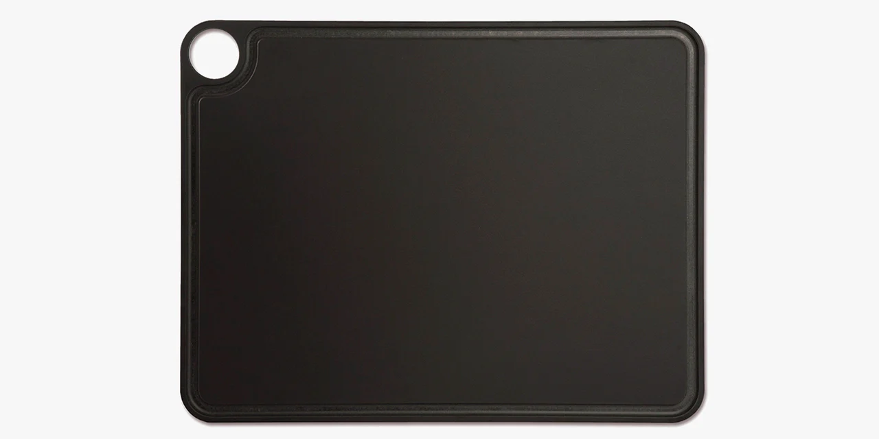 Tabla De Corte negra con canal y colgador 427 x 327 mm